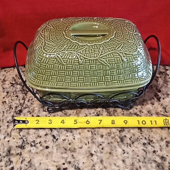 TEMP-TATIONS Presentable Ovenware Covered Green Casserole Dish. 4 Qt. by Tara. - Picture 14 of 16